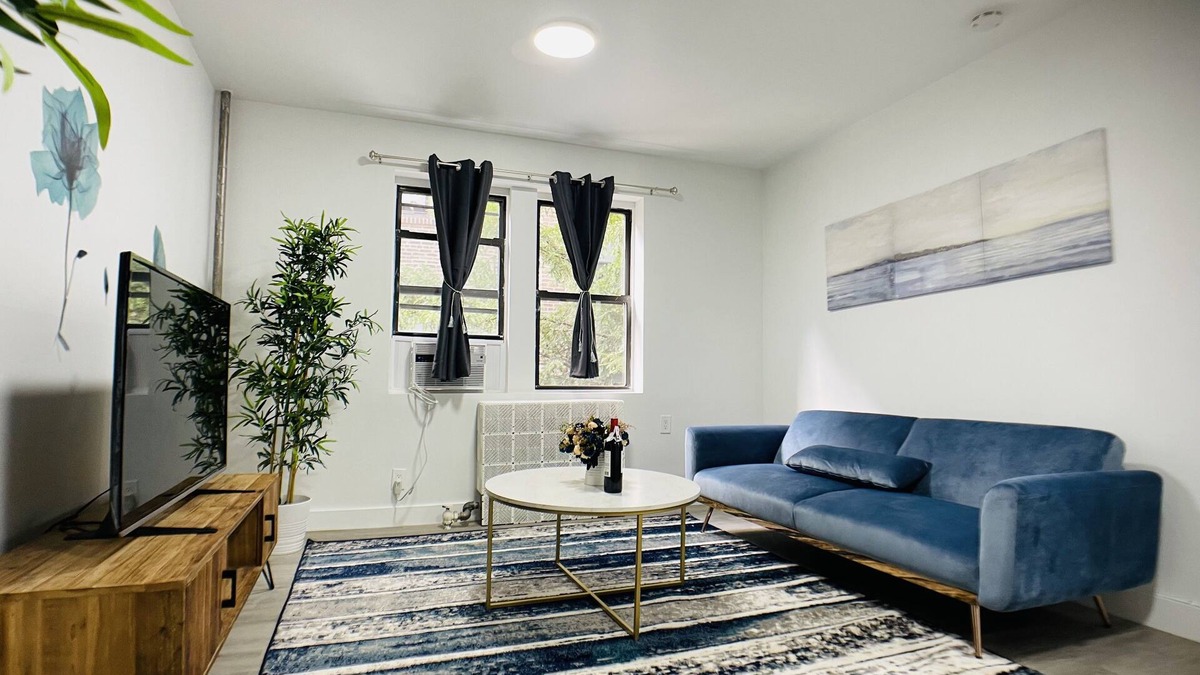 East Flushing Apartment | ♥ Spacious & Stylish ♥ of Flushing | ♛ King Bed