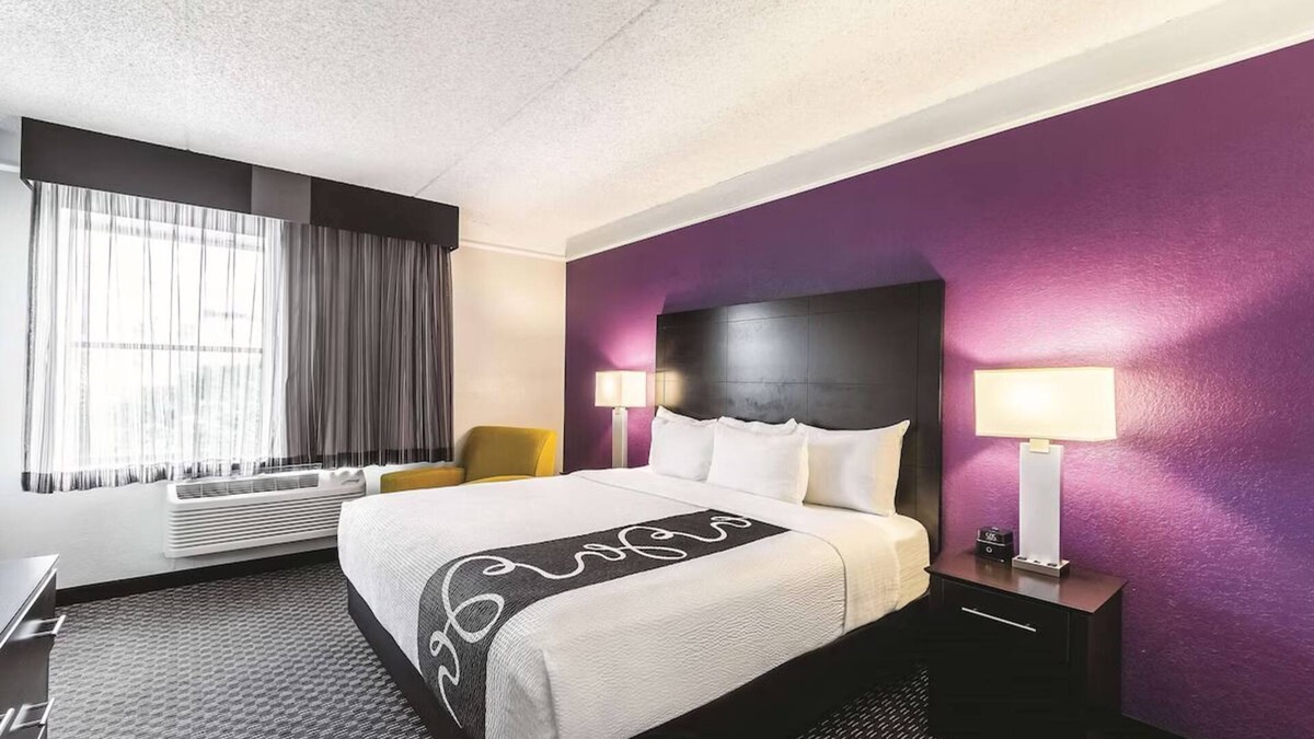 Arsenal Hotel | Spacious Suite w/Jetted Tub Ideal for Romantic Stay | Downtown Retreat