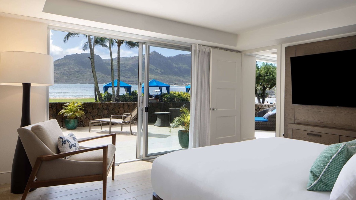 Lihue Hotel | Spacious Suite w/Private Lanai | Beachfront Retreat w/Airport Shuttle