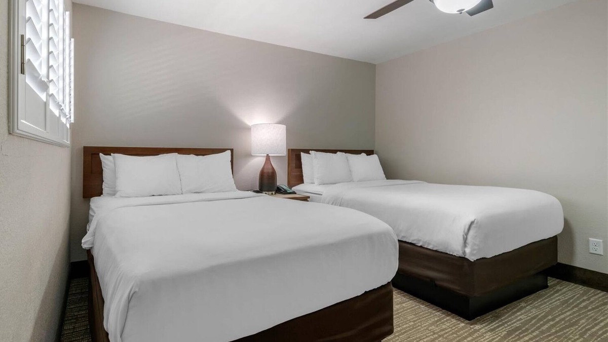 Jekyll Island Hotel | Spacious Suite w/Kitchen Ideal for Relaxing Jekyll Island Retreat | Onsite Pool