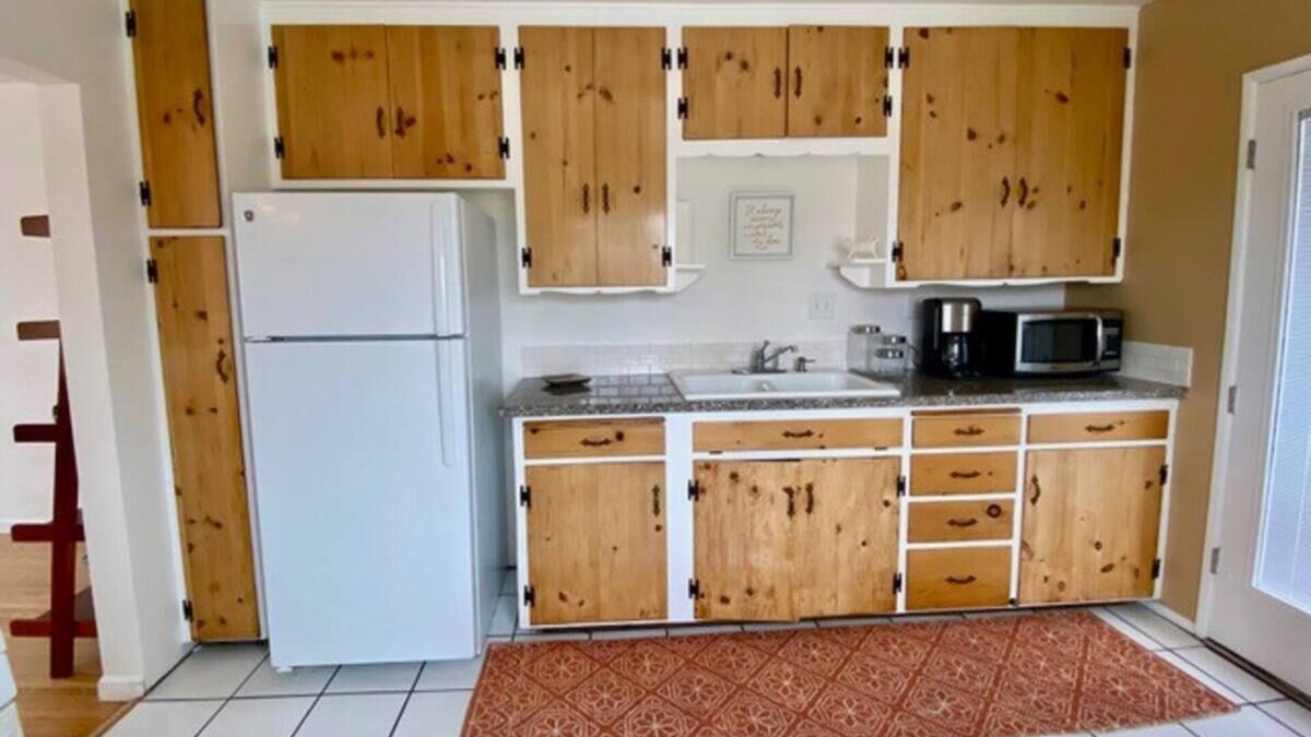 Old Town Apartment | Spacious Sunny Bright Private Apartment