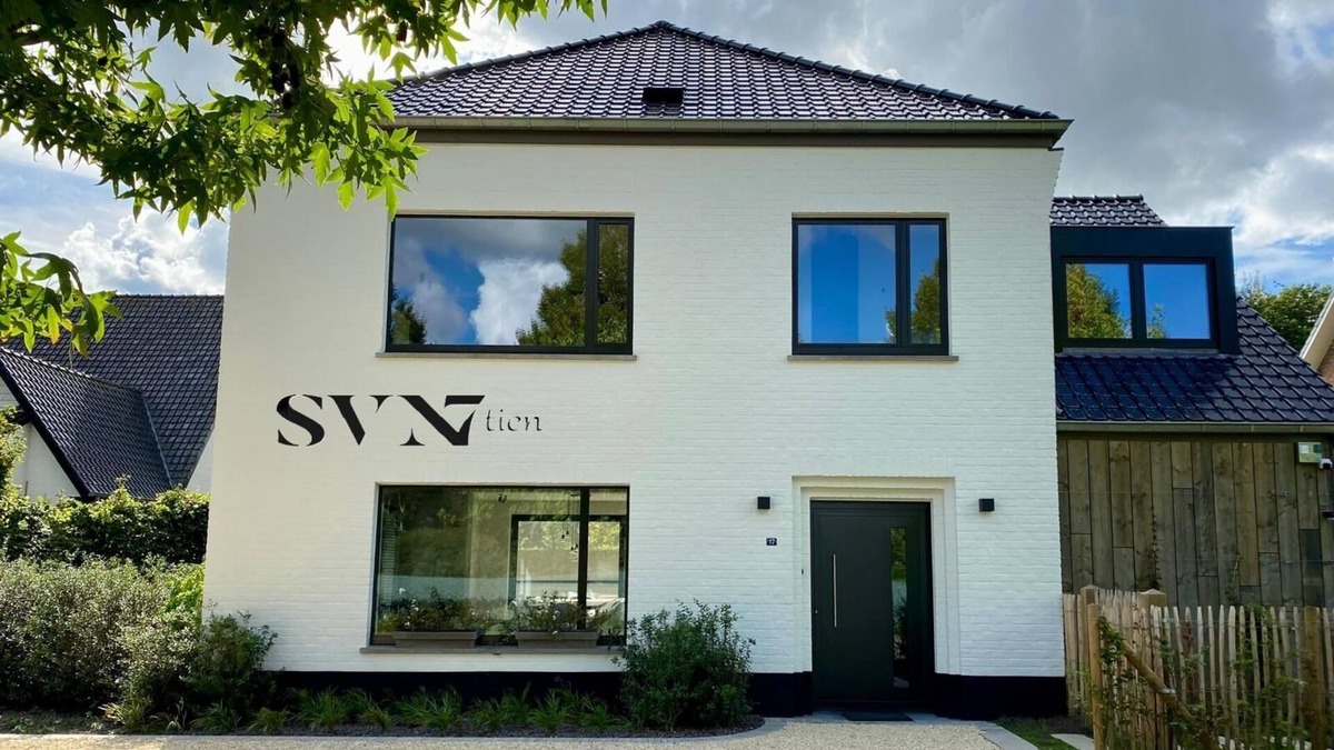 Gistel Villa | Spacious, sunny luxury vacation home with sauna and garden!