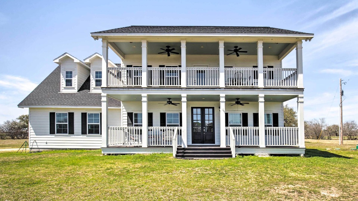 Yorktown House | Spacious Texas Getaway w/Fire Pit & Pond!