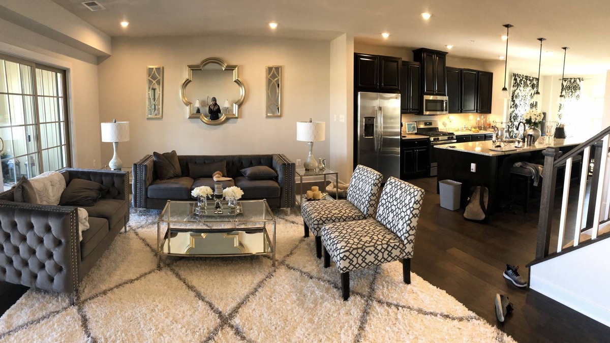 Linganore-Bartonsville Condo | Spacious Top Condo, Grand Master suit and covered patio with a gas fireplace.