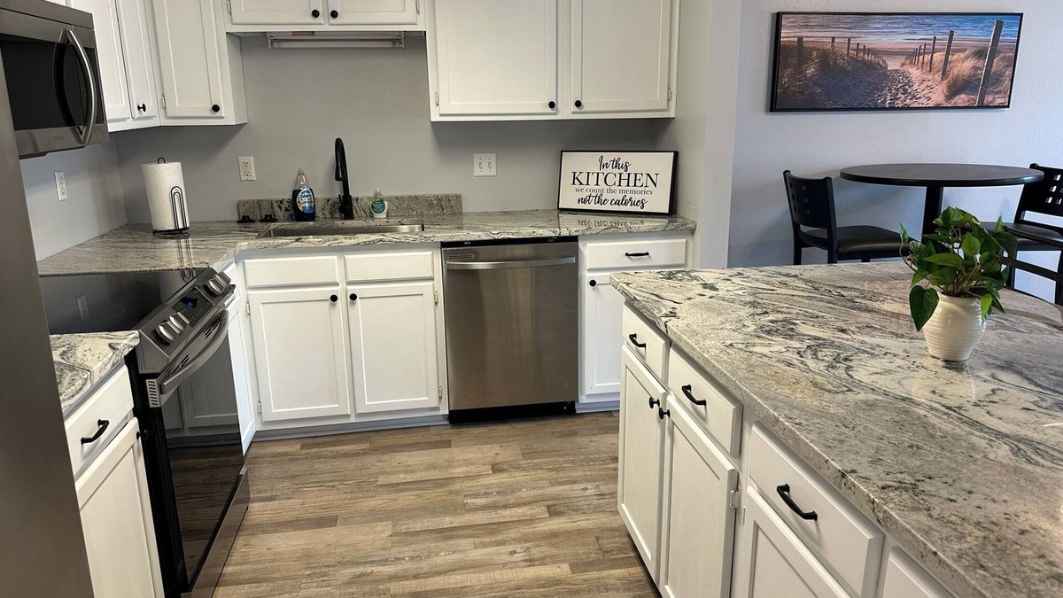 Wright House | Spacious Townhouse. Only 7 Miles to Beach!