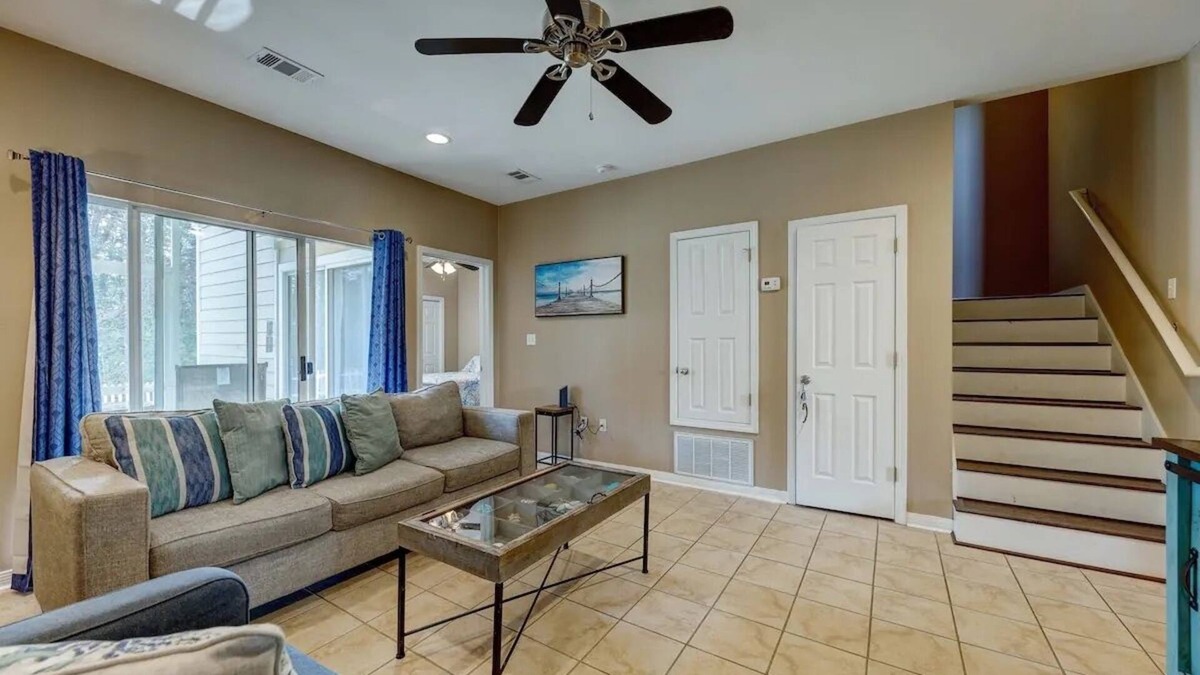 Niceville House | Spacious Townhome near Destin and Elgin AFB