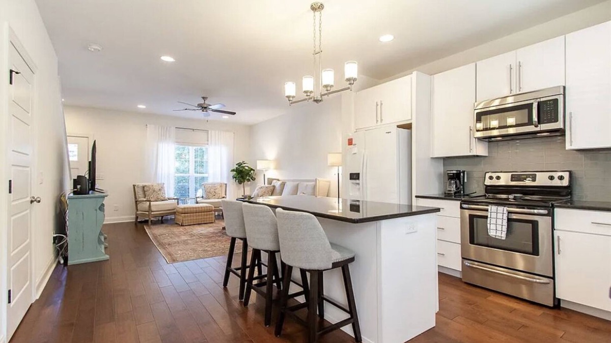 Auburn House | Spacious Townhome Walkable to Stadium & Town