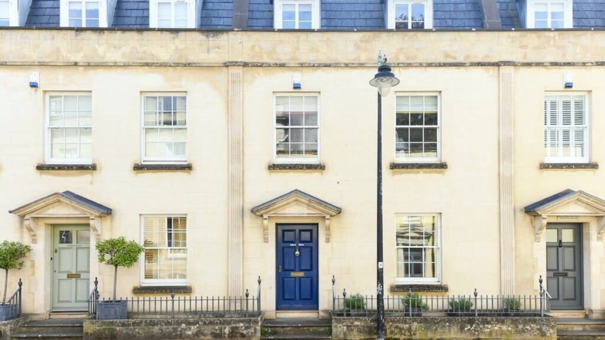 Wells House | Spacious Townhouse, Private Parking, Central Wells