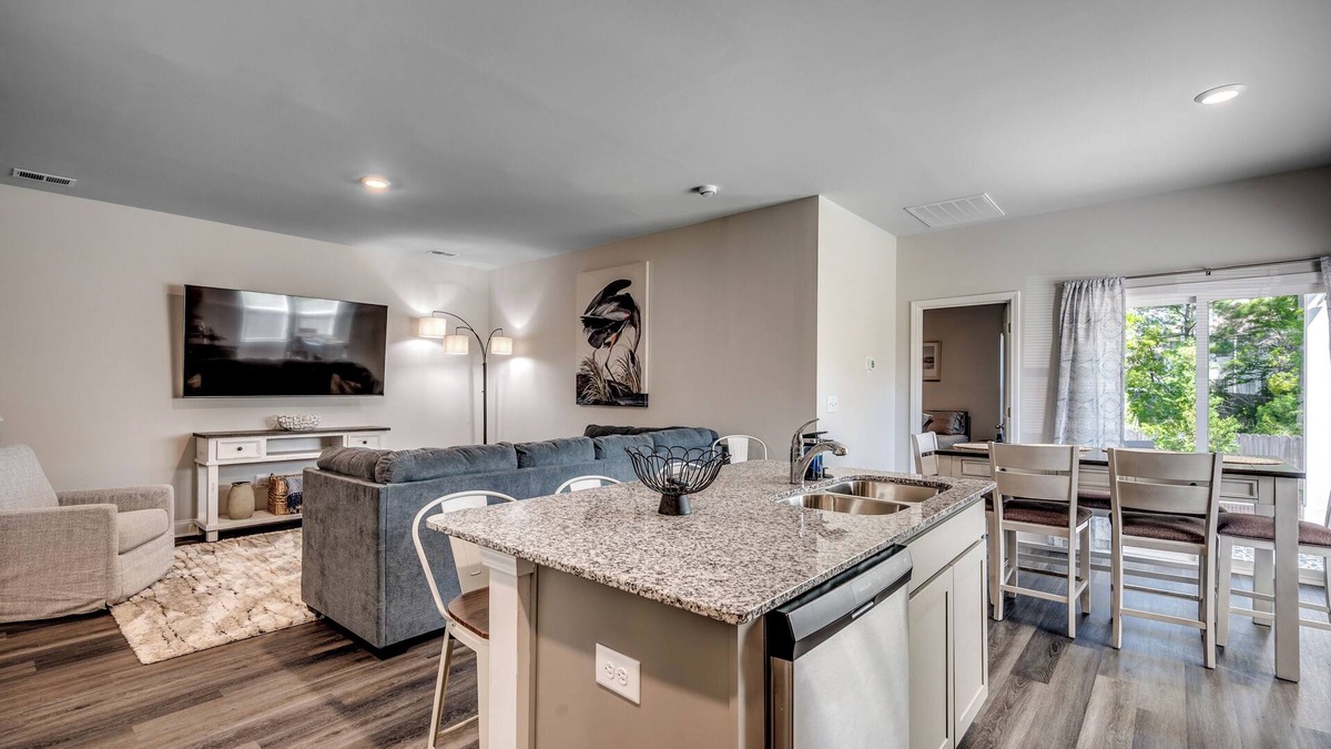 Little River House | Spacious Townhouse close to Beach and North Myrtle Beach Parks and Recreation