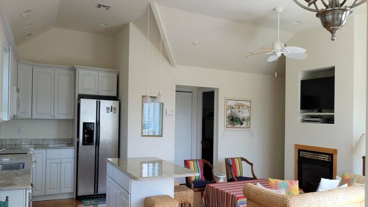 North Beach Condo | spacious townhouse with elevator in North Beach