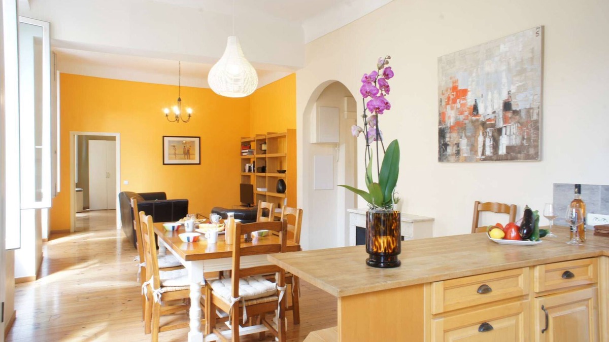 Old Town Apartment | Spacious Two-Bedroom Apartment - Cours Saleya Near Sea