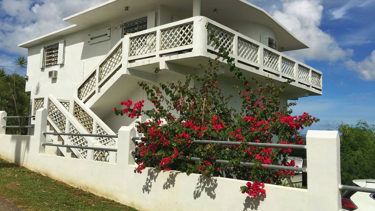 Villa Borinquen House | Spacious Two Bedroom Home with Spectacular Island View (WIFi)