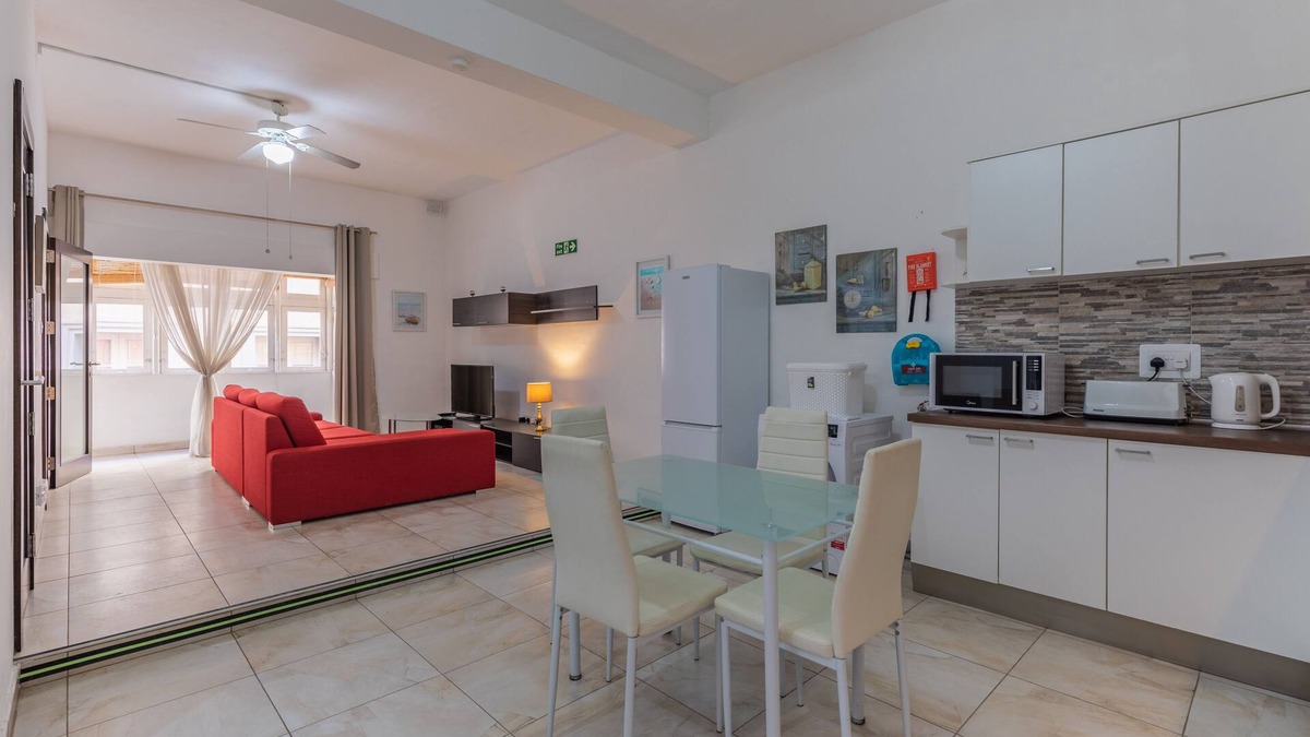 Cospicua Apartment | Spacious two bedroom in Bormla - Three Cities