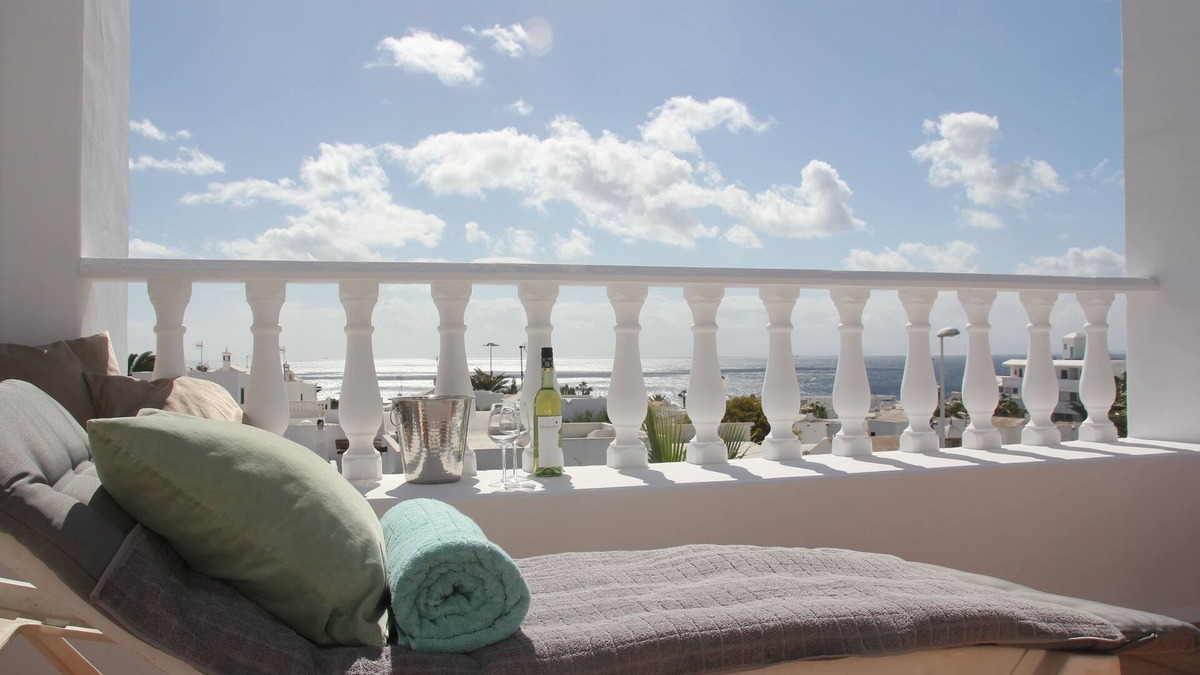 Puerto del Carmen House | Spacious two bedroom house near the beach with private terrace and sea views