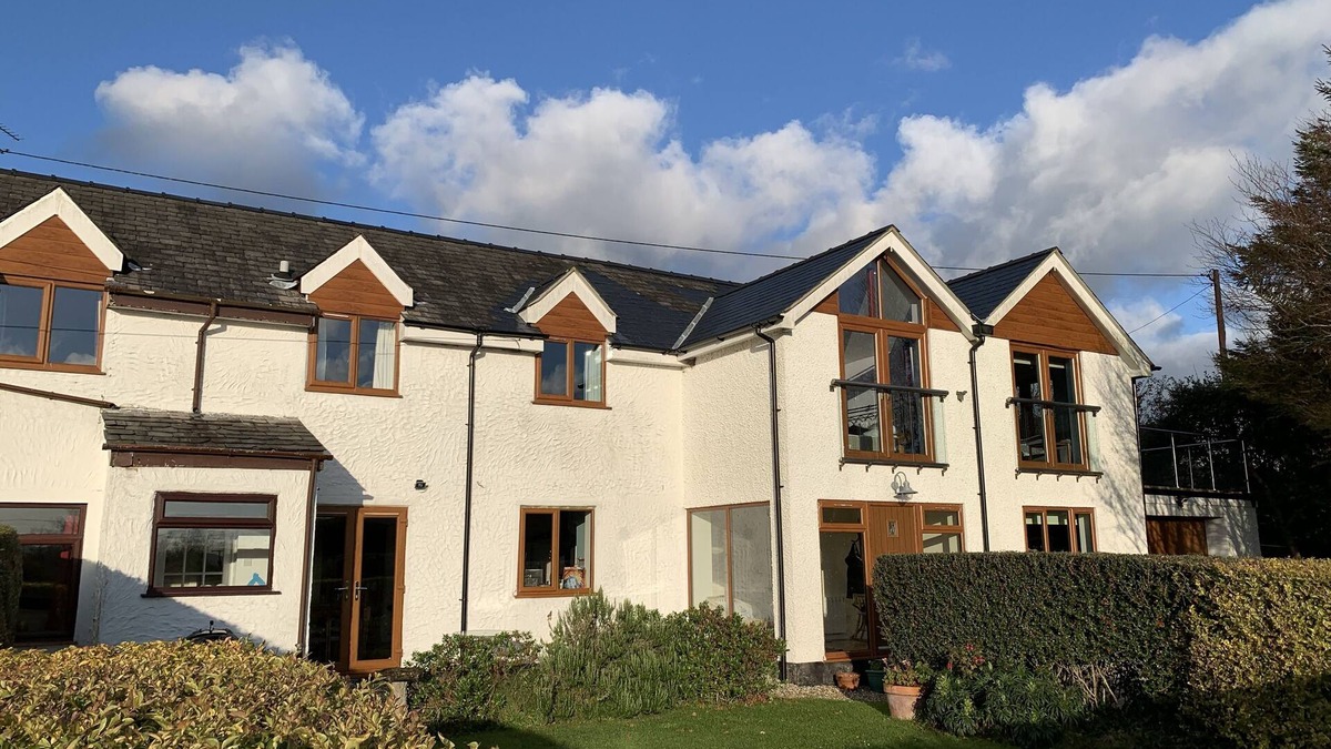 Llanddona House | Spacious Ty Adeiladwr Cwch, with stunning mountain views near Red Wharf Bay