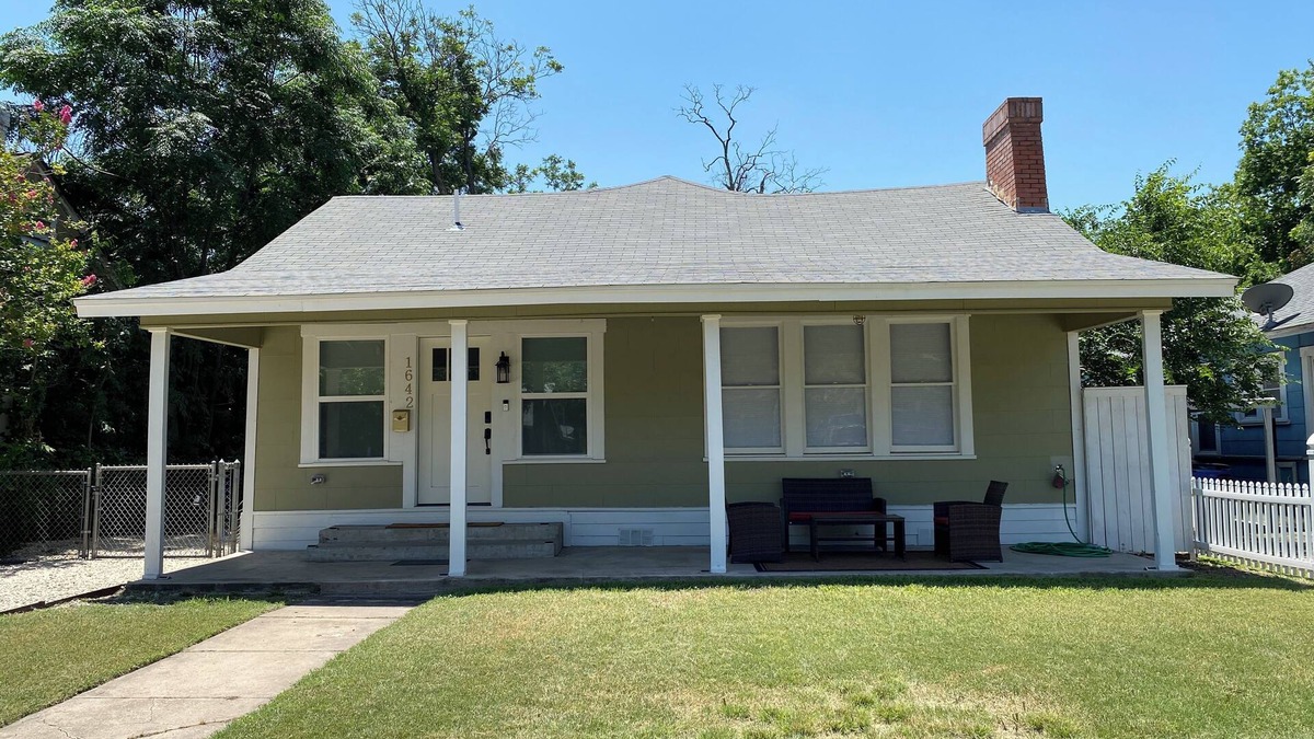 Jefferson House | Spacious, updated home with large deck 10 minutes from downtown!