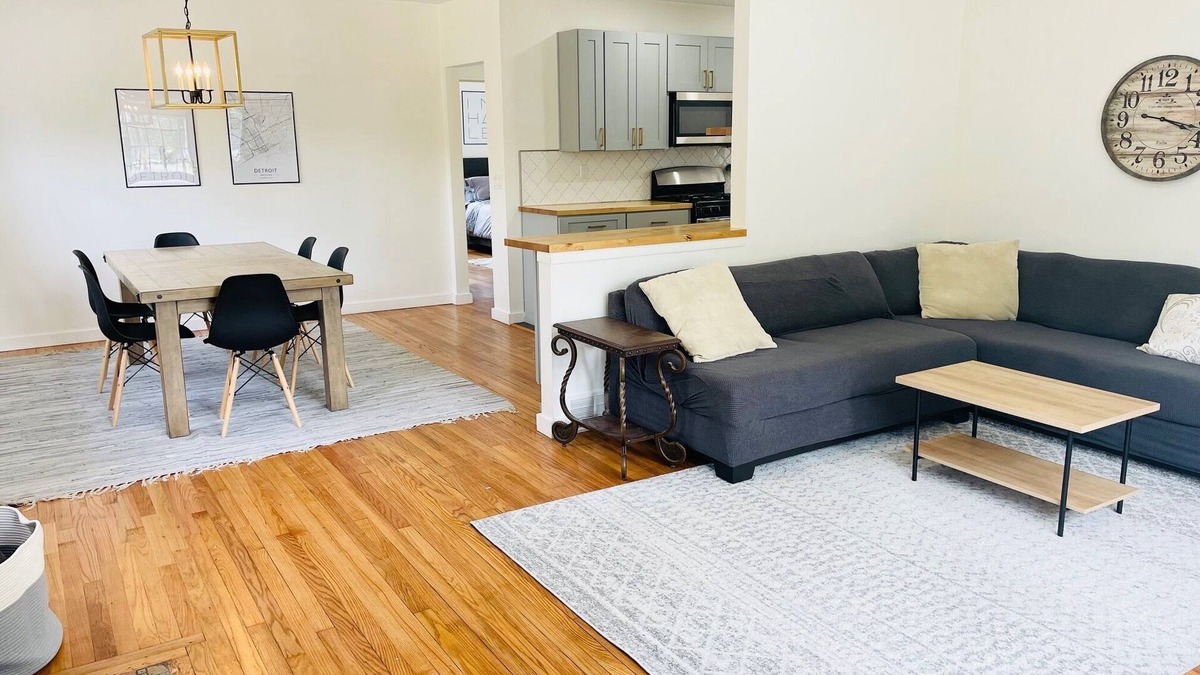 Detroit House | Spacious & Updated Home for Groups & Families