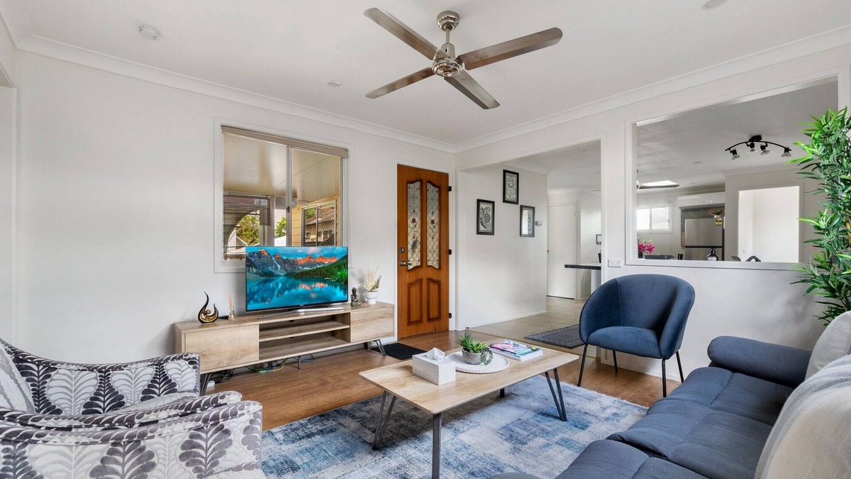 Westmead House | Spacious Urban Cosy Cottage with Patio
