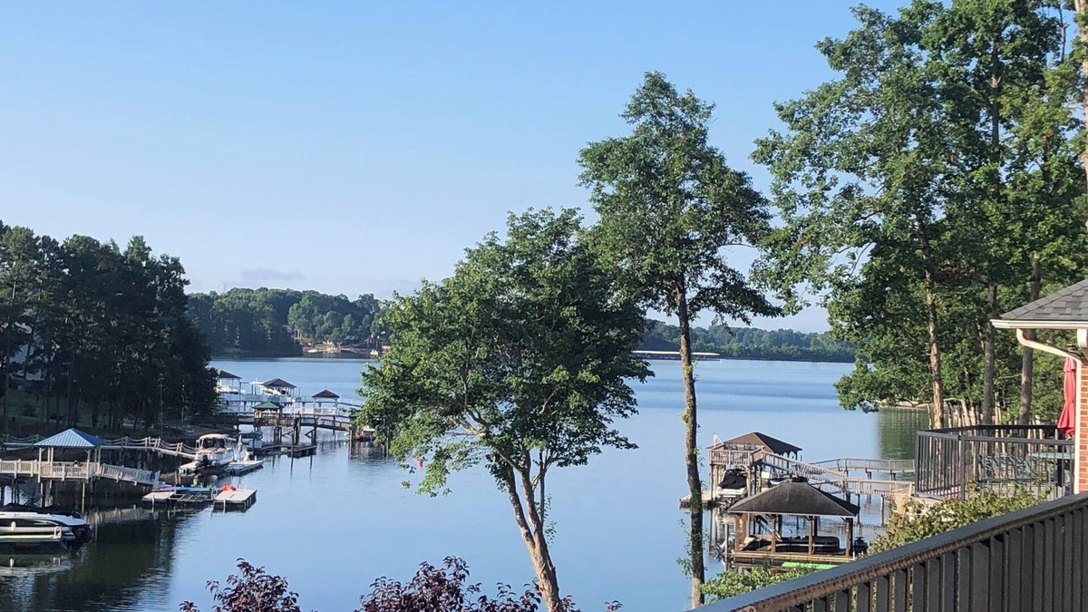 Lake Norman of Catawba House | Spacious 6-bedroom house with WiFi, AC in welcoming Lake Norman of Catawba