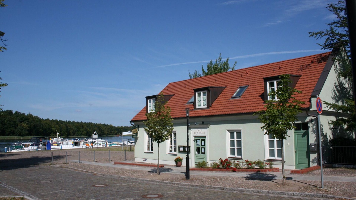 Rheinsberg Apartment | Spacious vacation apartment "Wölfchen" directly at the harbor of Rheinsberg