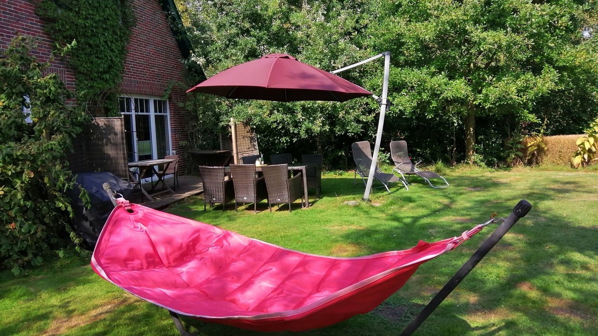 Varel Other | Spacious vacation apartment with fireplace and barrel sauna in the sheltered garden.