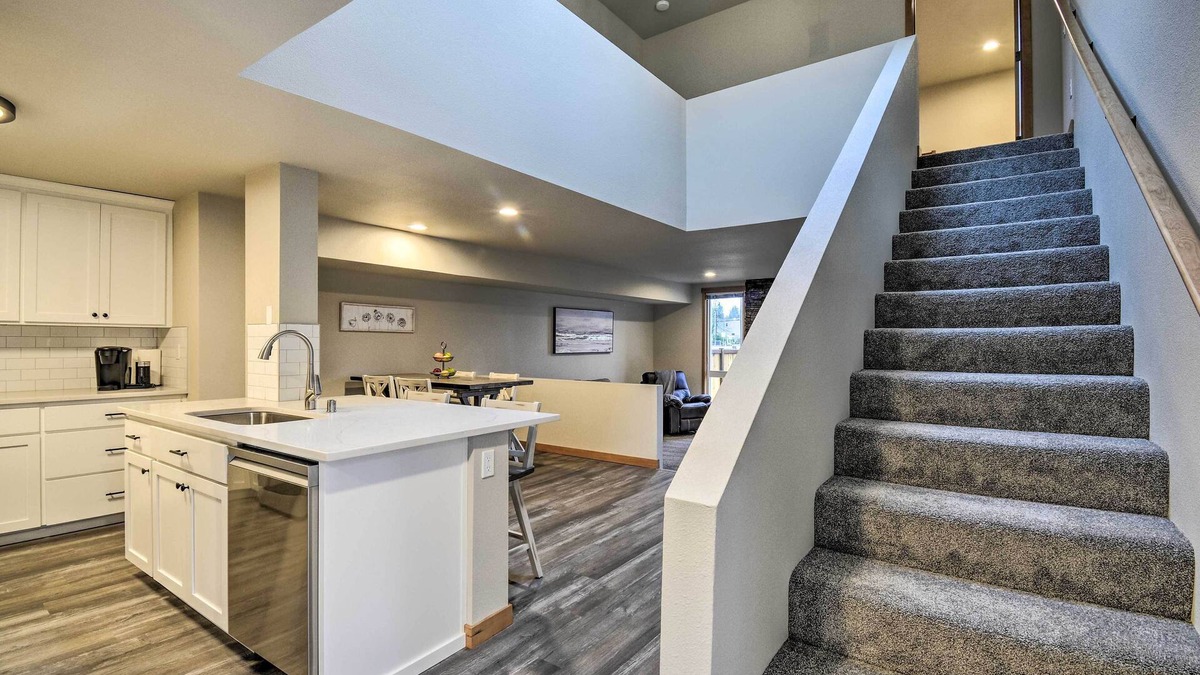 Edgewood House | Spacious Vacation Rental in Washington State!