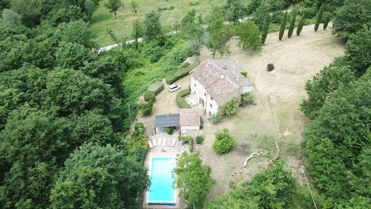 Bivio Lugnano Villa | Spacious Villa in Tranquil Setting with Solar Heated Pool, Views and Wifi