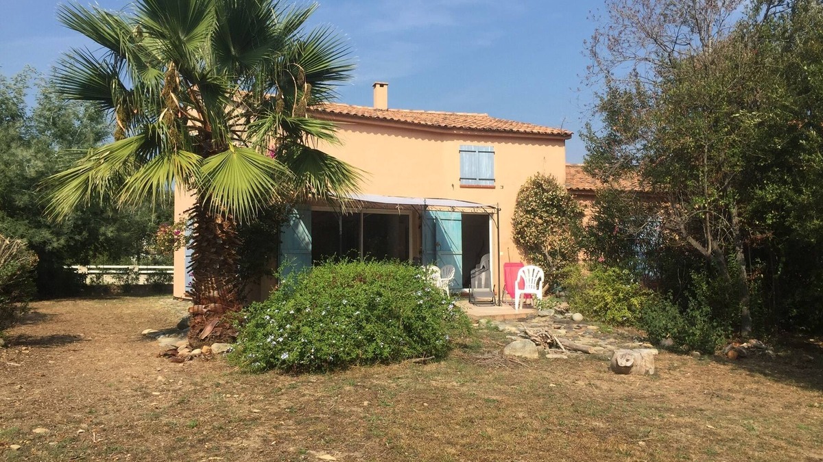 Solaro Villa | Spacious villa facing the sea - not overlooked and - Beach 2 min. walk -
