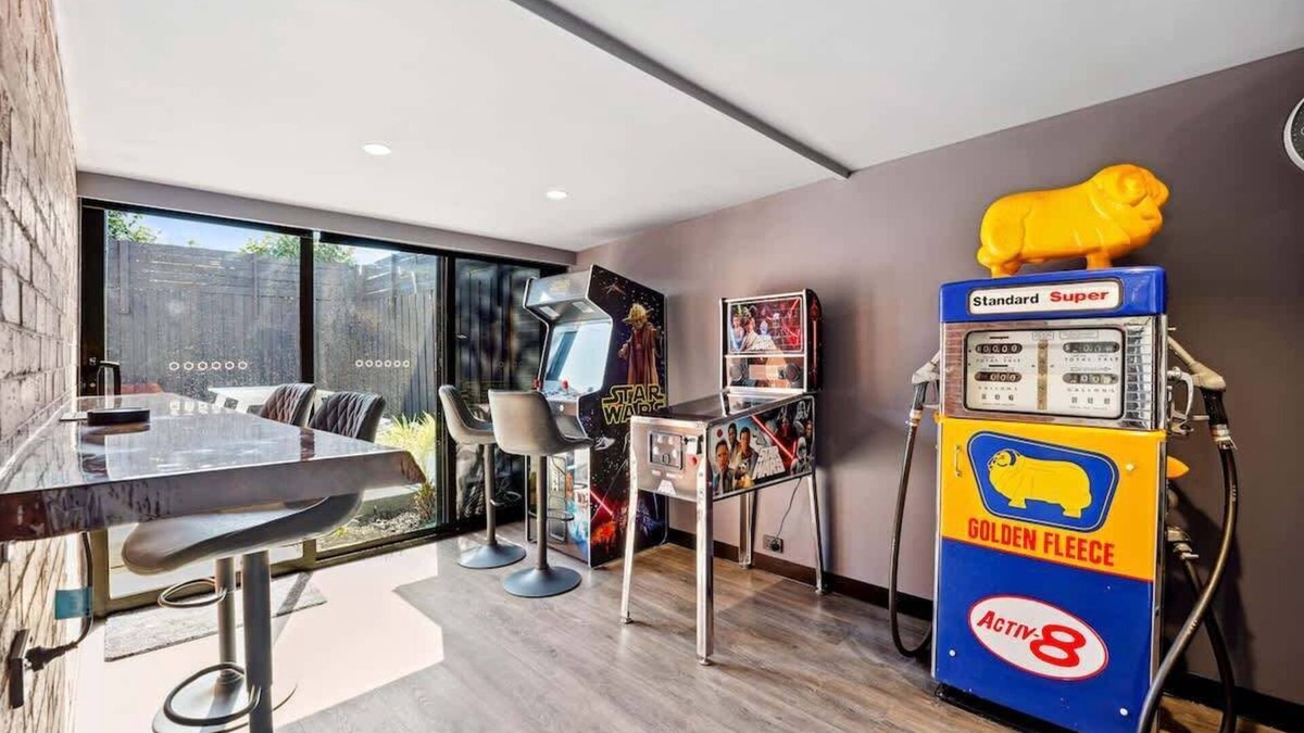 Frankston Apartment | Spacious Villa for 7 in Frankston with Gaming Room