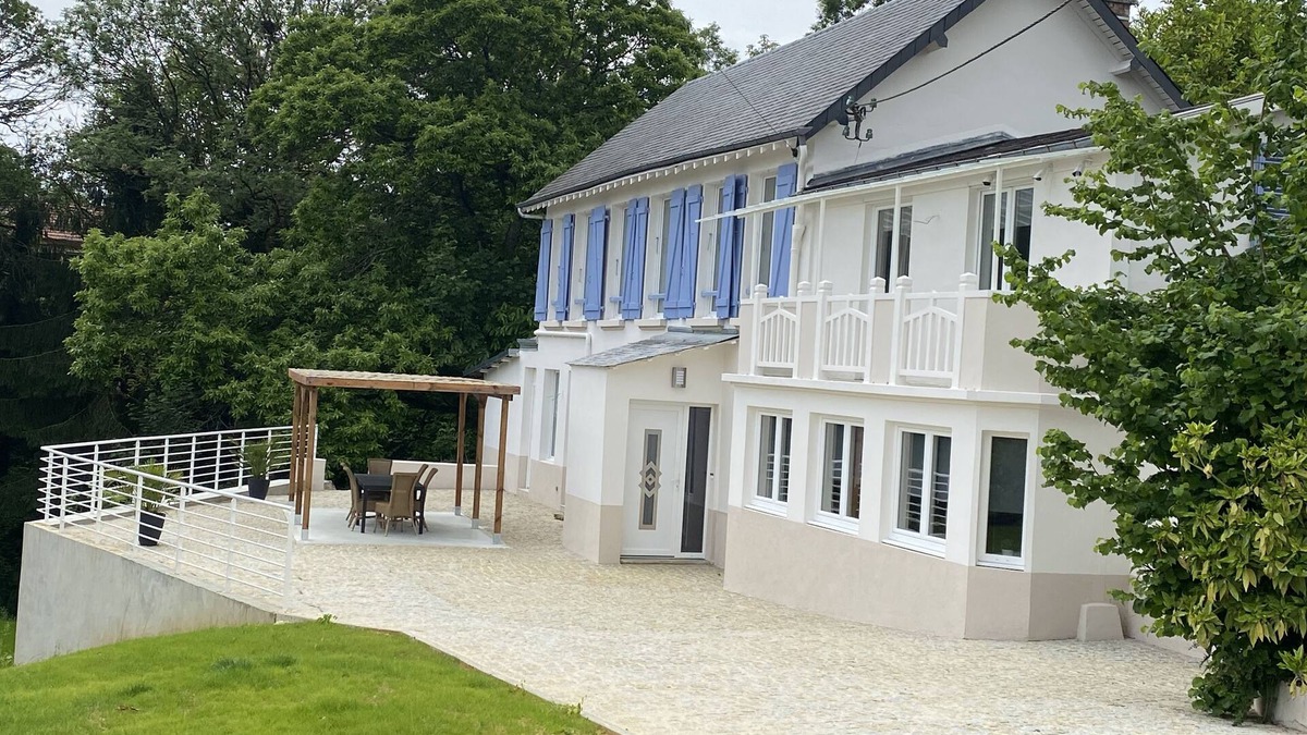 Sedan Villa | Spacious villa in a green setting