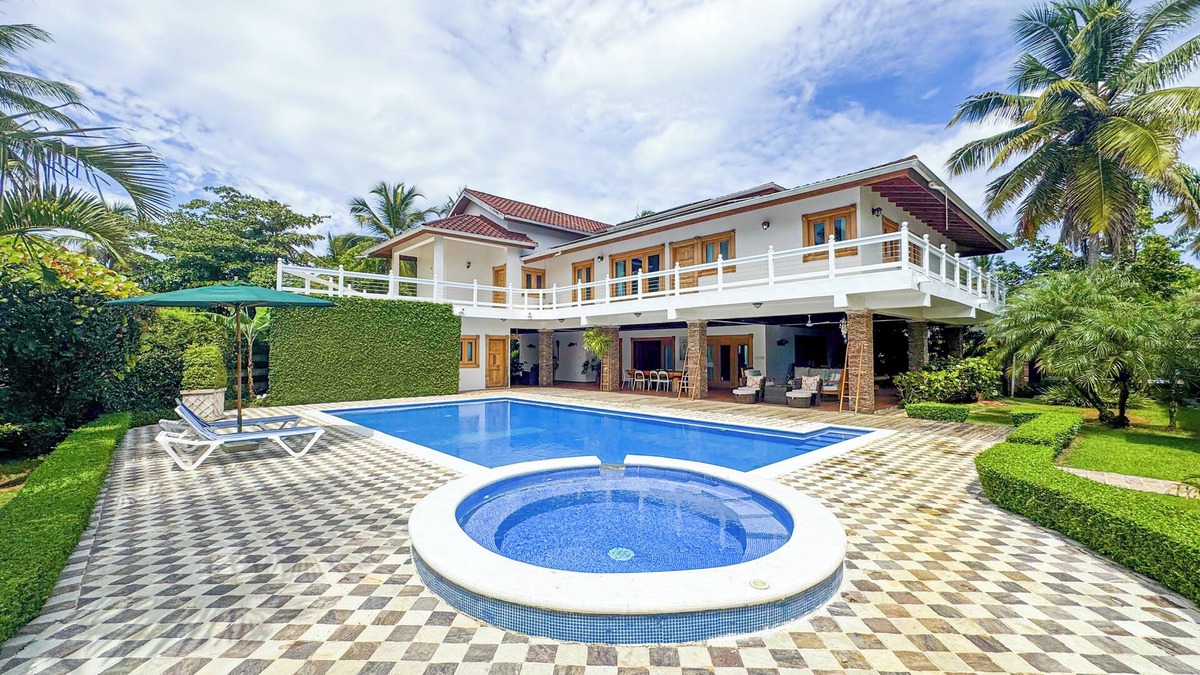 Las Terrenas Villa | Spacious Villa in Las Terrenas Pool Near Beach Housekeeping