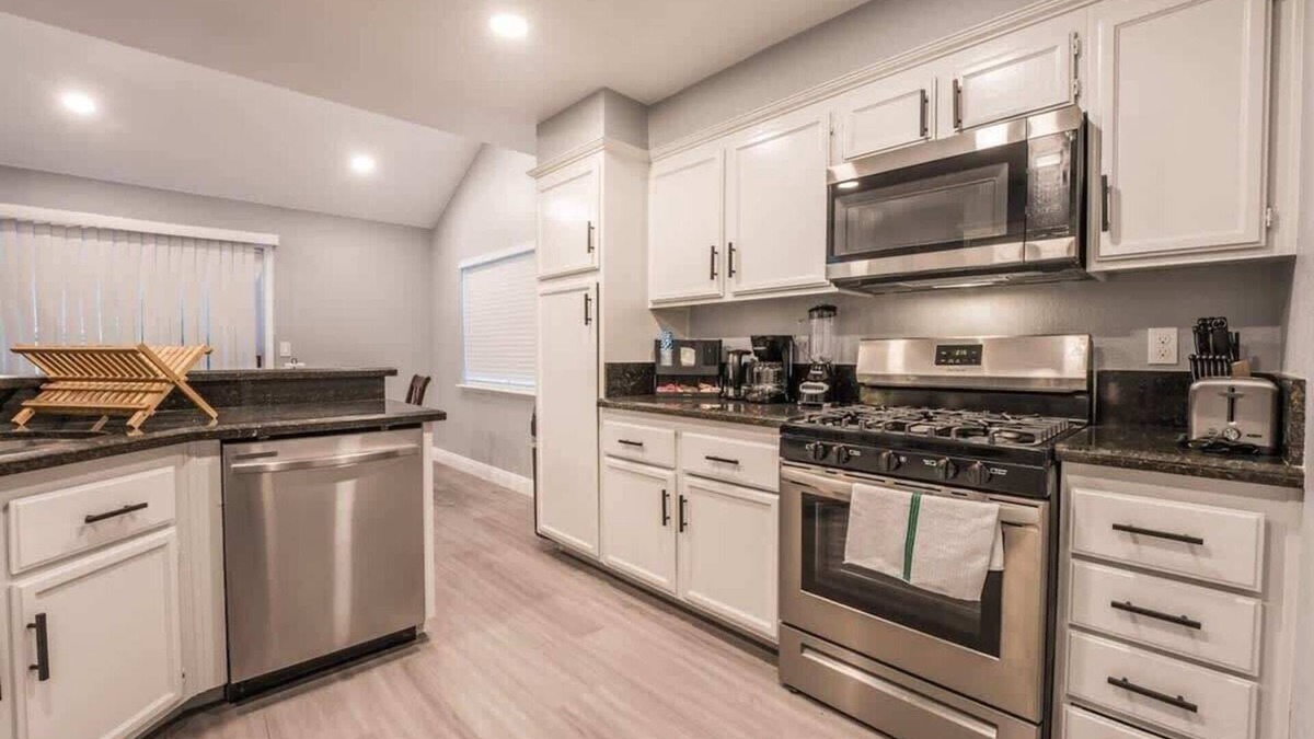 West Sahara Villa | Spacious Villa Retreat for Your Family Vegas fun vacation