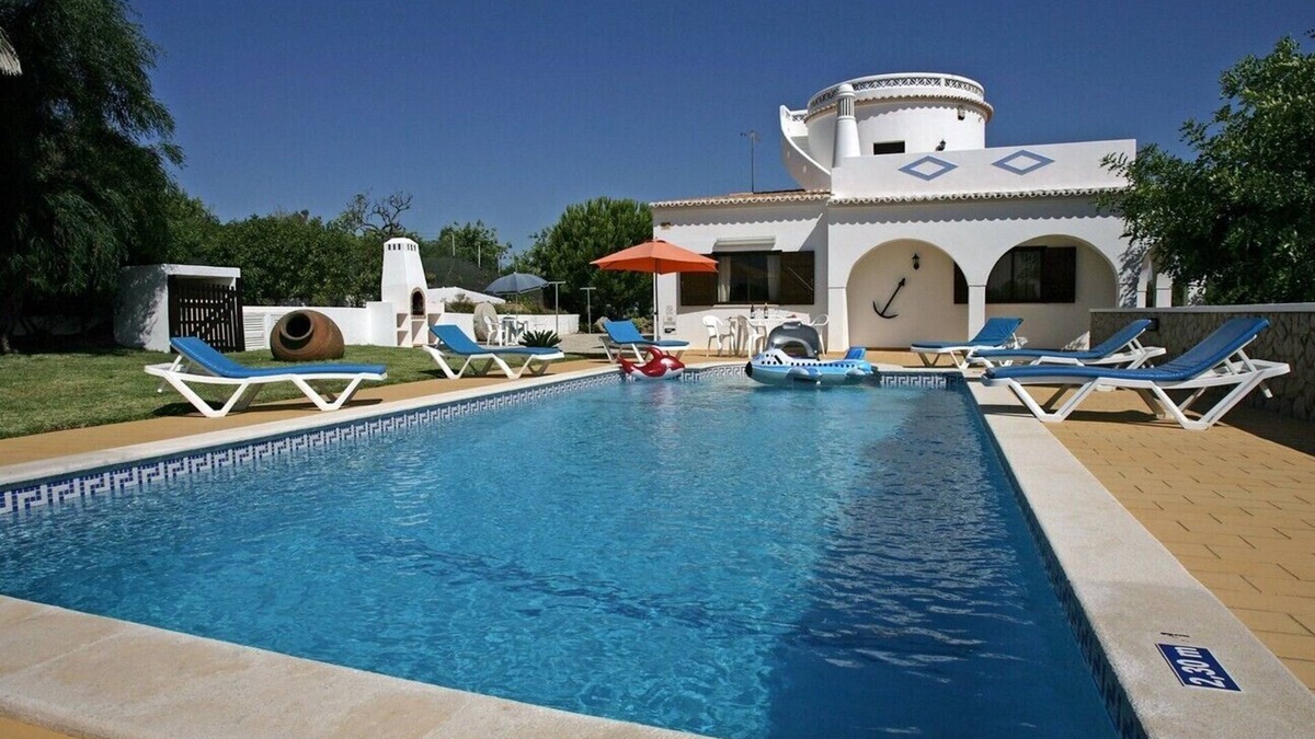 Lagoa e Carvoeiro Villa | Spacious villa,salt water swimming pool, perfect relaxing holidays in Carvoeiro