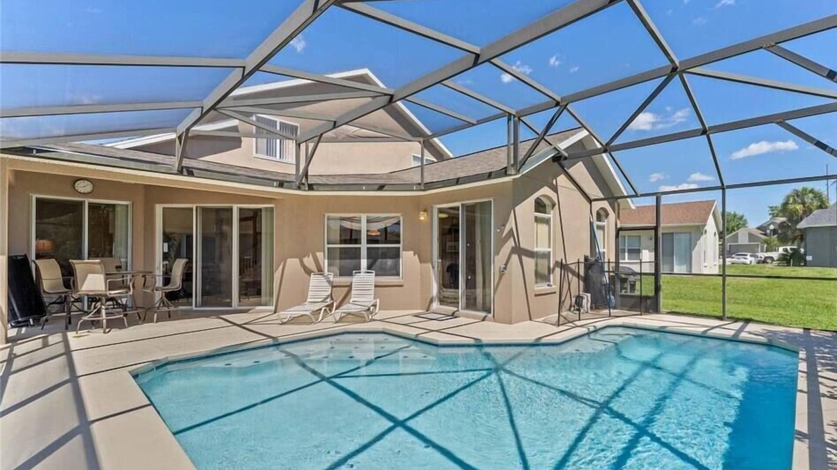 Tuscan Ridge Villa | Spacious Villa South Facing Pool 20 min to Disney