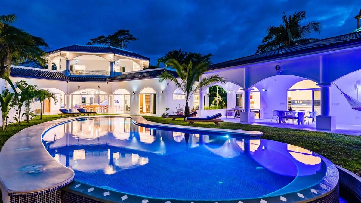 Playa Langosta House | Spacious Villa w/Private Pool – Ideal for Groups, Steps to Tamarindo Beach