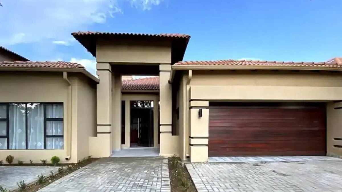 Hartbeespoort Villa | Spacious villa with 5 bedrooms and WiFi, AC in fantastic Hartbeespoort