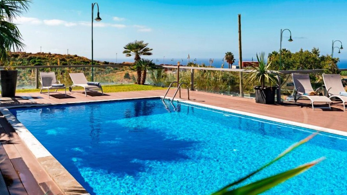 Canico Villa | Spacious Villa With Games Room, Sauna | Sol e Mar