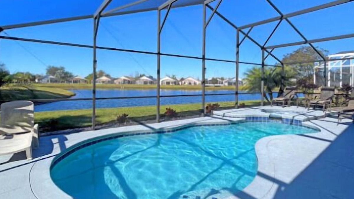 Crescent Lakes House | Spacious Villa with Pool, Spa and Incredible lake views