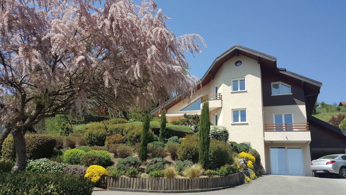Poisy Villa | Spacious villa with pool 5 minutes from Annecy