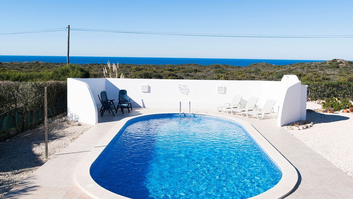 Aljezur House | Spacious villa with sea views and pool