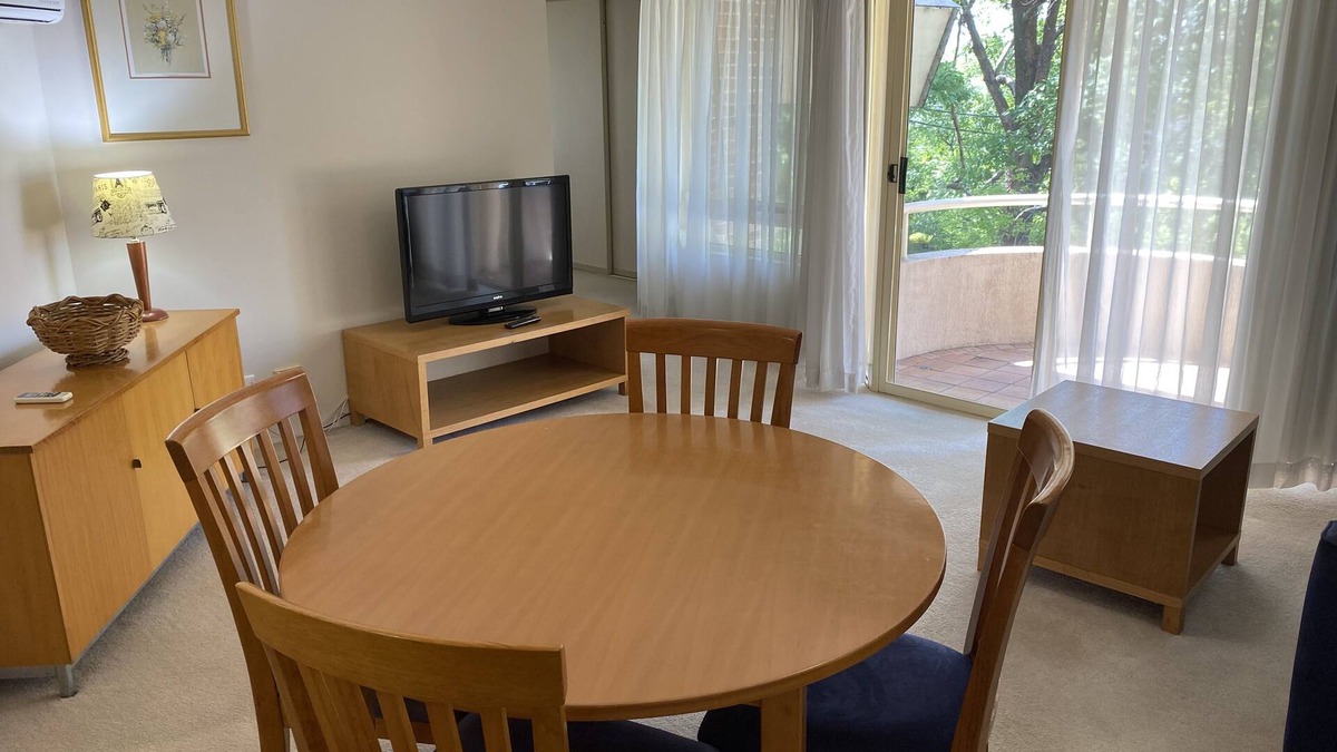 Wahroonga Apartment | Spacious Wahroonga 2 Bedroom Apartment