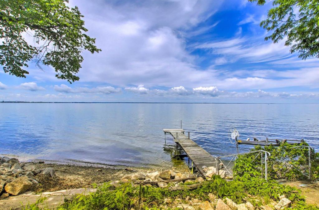 Green Bay House | Spacious Waterfront Retreat Near UW-Green Bay