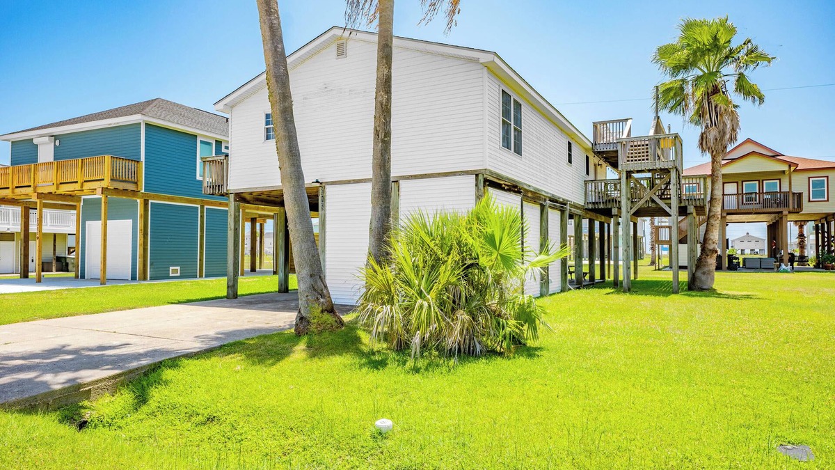 Terramar Beach House | Spacious well decorated Beach Bungalow with view of the beach