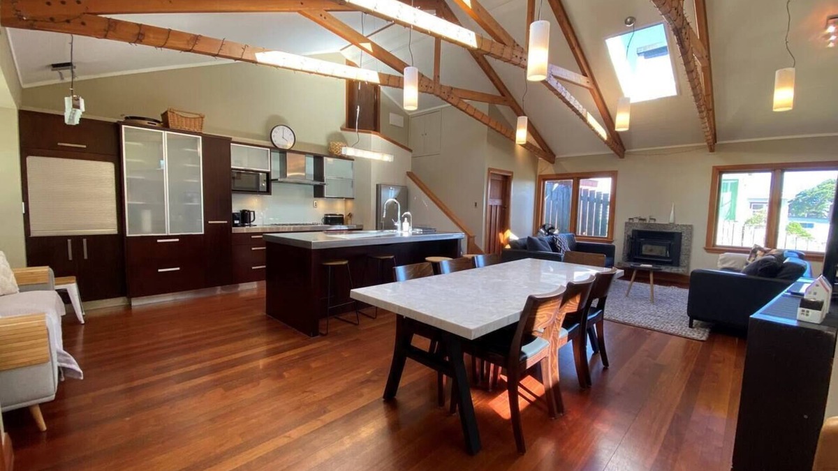 Wellington House | Spacious Wellington Family Oasis