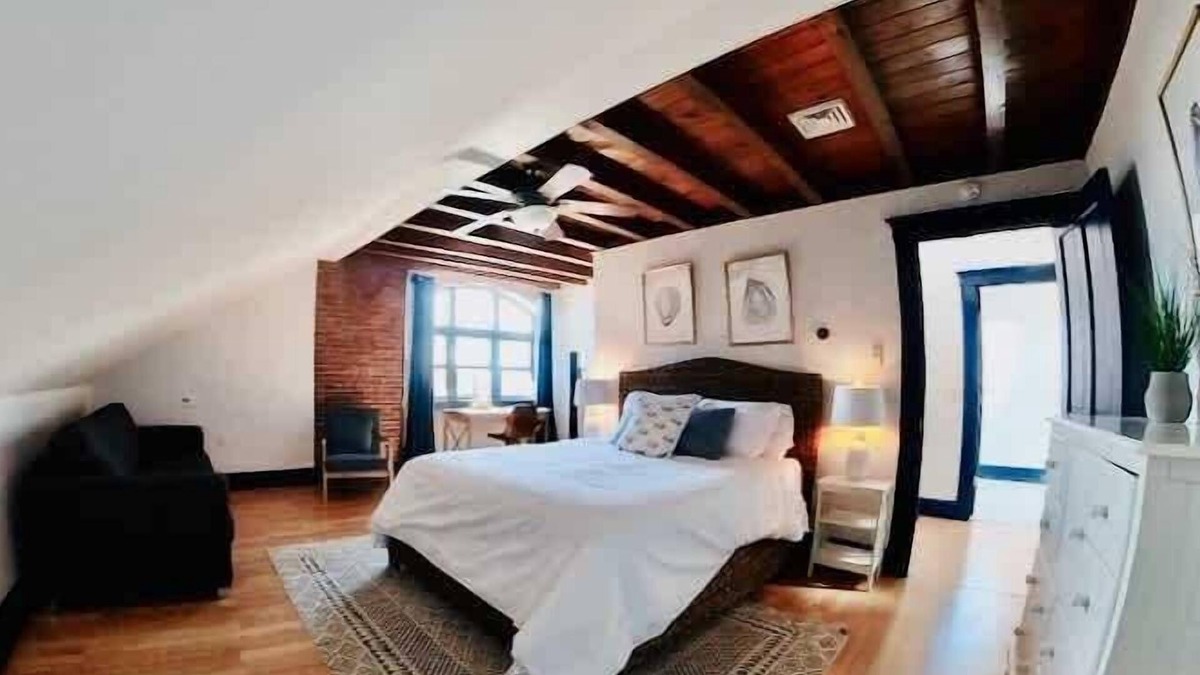 West End Apartment | Spacious West End Penthouse | Great for Groups