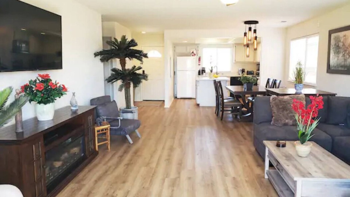 Oceano House | Spacious Whole Residence w/Bikes-Close to Beach!