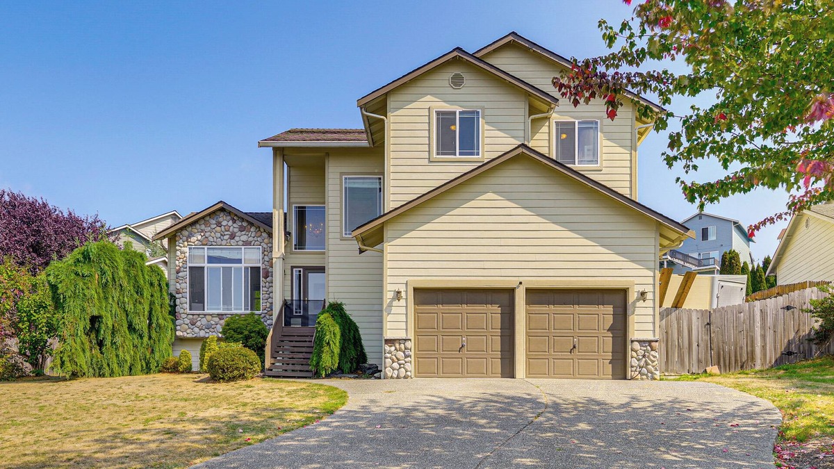Marysville House | Spacious Yard & Deck: Home 8 Mi to Puget Sound!