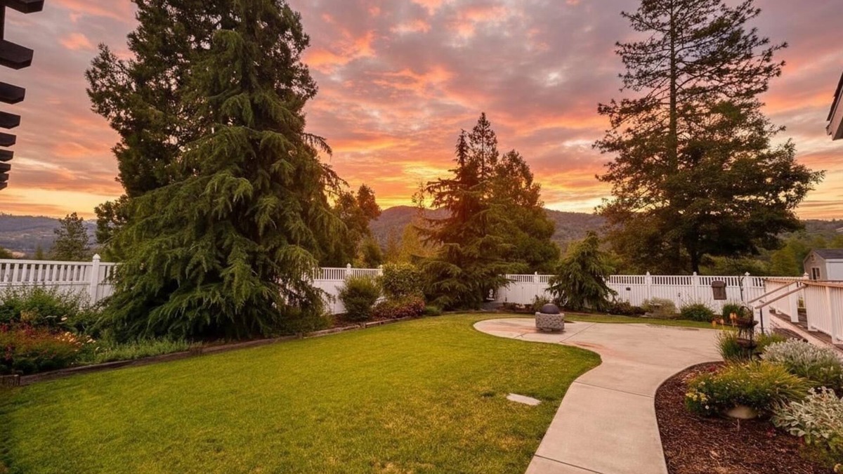 Oakhurst House | Spacious Yosemite Lodge –Arcades + EV Charger + 3B2B + Private 1 Acre +Game Room