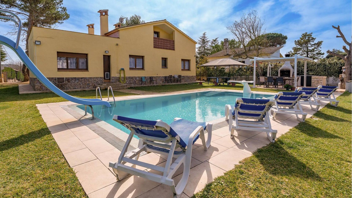 Can Carbonell House | Spaciously equipped vacation home in Catalonia.
