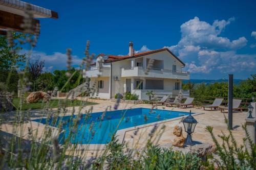 Grubine Villa | Spacius Villa, Heated Pool, near Makarska and Split